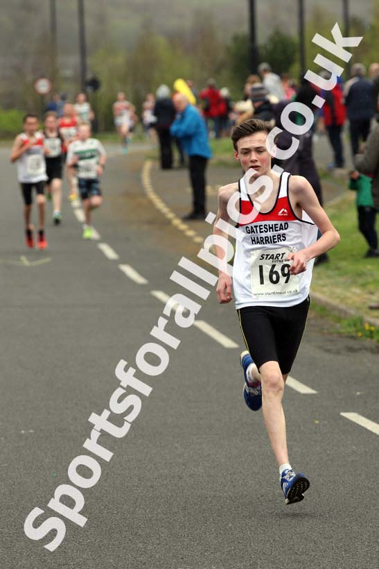 Boys and girls under-13s, Elswick Good Friday Road Races. Photo: David T. Hewitson/Sports for All Pics